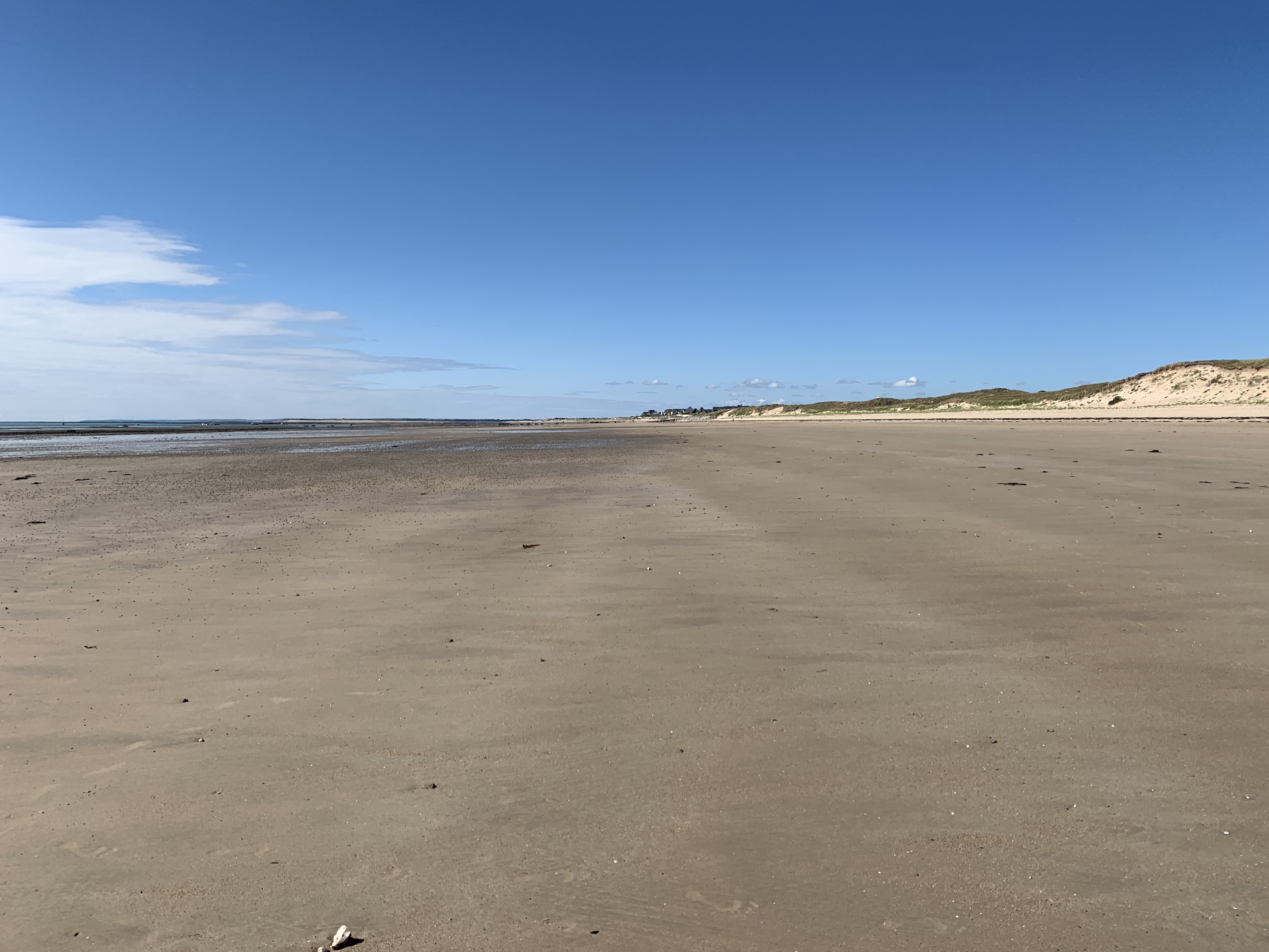 Panneau routier indiquant La Bergerie et les dunes de Pirou